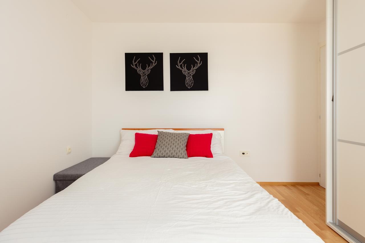 Two Bedroom Sunny Suite دوبروفينك المظهر الخارجي الصورة