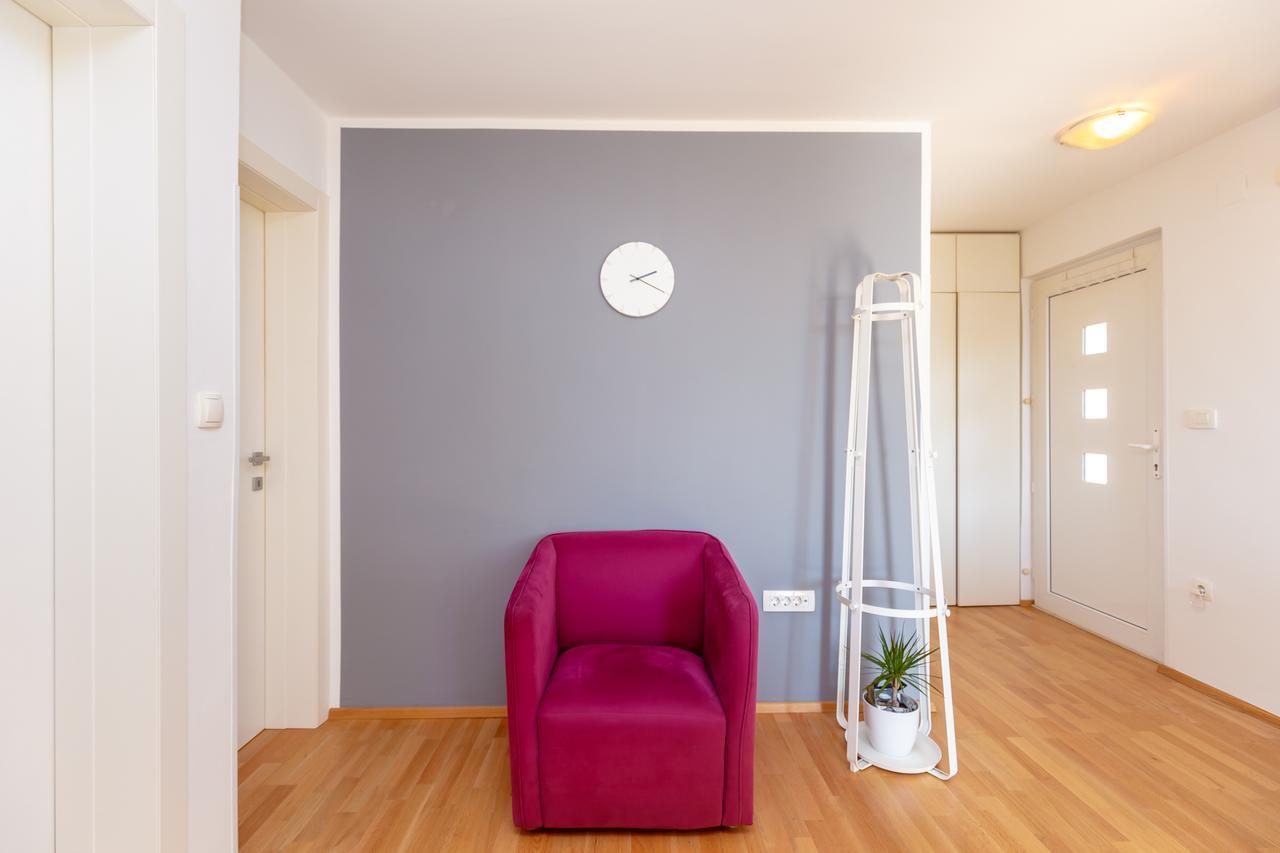 Two Bedroom Sunny Suite دوبروفينك المظهر الخارجي الصورة
