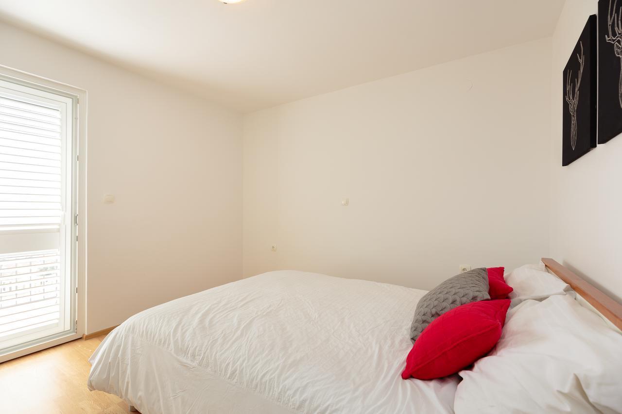 Two Bedroom Sunny Suite دوبروفينك المظهر الخارجي الصورة